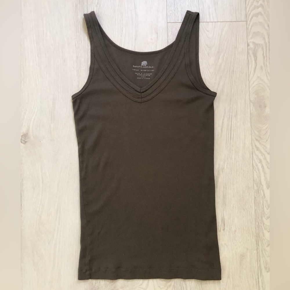 Banana Republic Rib V-Neck Soft Tank Top Cami - Picture 3 of 16